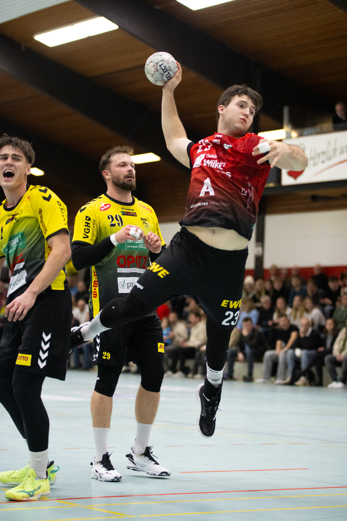 Zwei Jahre: Finn Sebastian und Lukas Friedrich verlängern beim SV Beckdorf